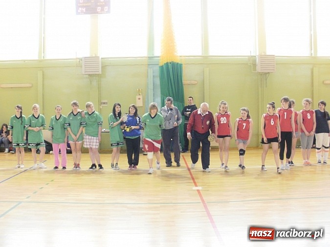 Zdjęcie w galerii na portalu naszraciborz.pl: Powiatowe finały szczypiorniaka w Kuźni wiadomości z regionu