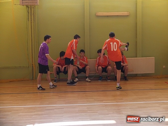 Zdjęcie w galerii na portalu naszraciborz.pl: Powiatowe finały szczypiorniaka w Kuźni wiadomości z regionu