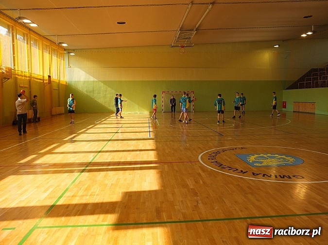 Zdjęcie w galerii na portalu naszraciborz.pl: Powiatowe finały szczypiorniaka w Kuźni wiadomości z regionu