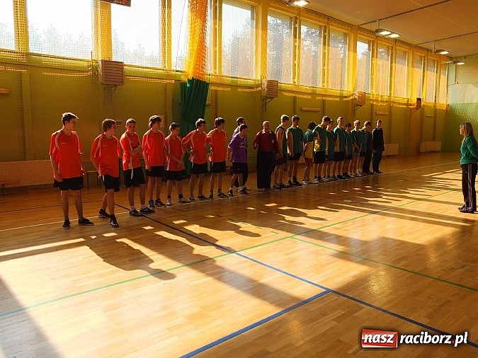 Zdjęcie w galerii na portalu naszraciborz.pl: Powiatowe finały szczypiorniaka w Kuźni wiadomości z regionu