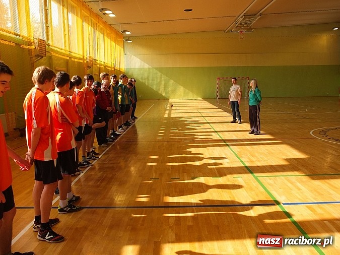 Zdjęcie w galerii na portalu naszraciborz.pl: Powiatowe finały szczypiorniaka w Kuźni wiadomości z regionu