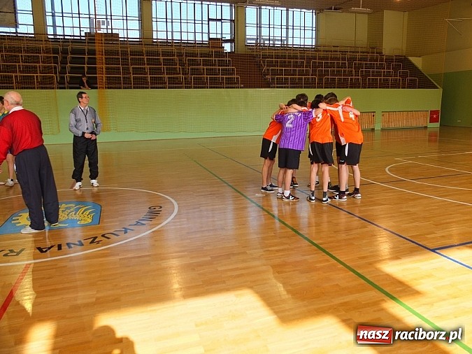 Zdjęcie w galerii na portalu naszraciborz.pl: Powiatowe finały szczypiorniaka w Kuźni wiadomości z regionu