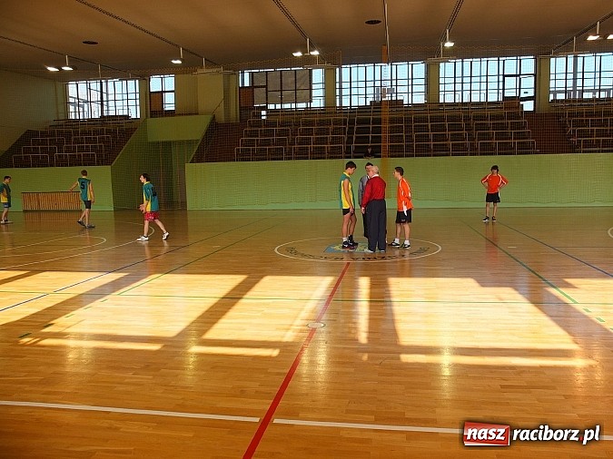 Zdjęcie w galerii na portalu naszraciborz.pl: Powiatowe finały szczypiorniaka w Kuźni wiadomości z regionu