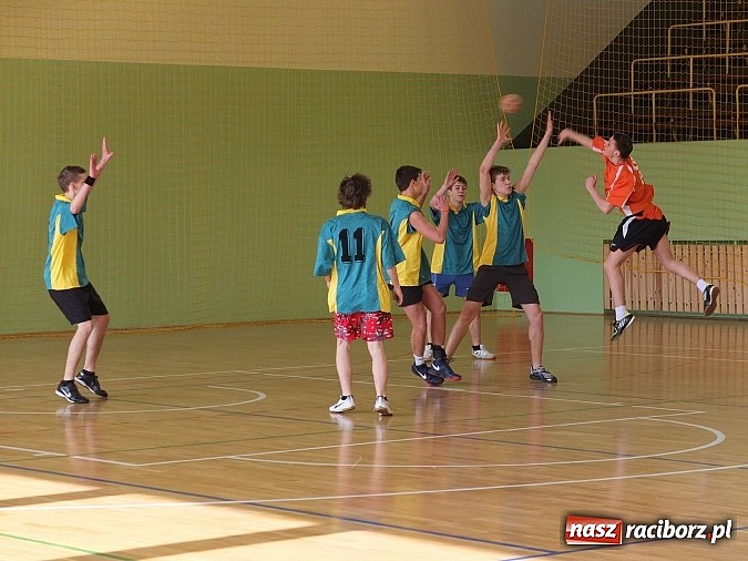 Zdjęcie w galerii na portalu naszraciborz.pl: Powiatowe finały szczypiorniaka w Kuźni wiadomości z regionu