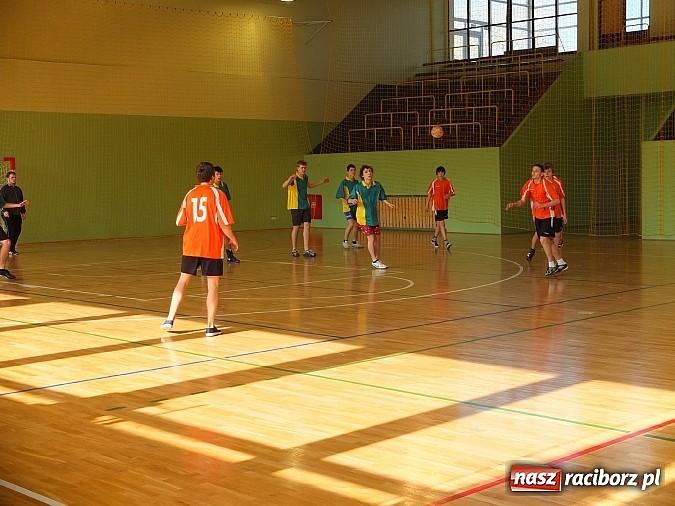 Zdjęcie w galerii na portalu naszraciborz.pl: Powiatowe finały szczypiorniaka w Kuźni wiadomości z regionu