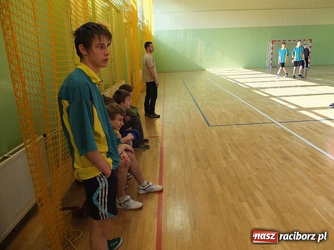 Zdjęcie w galerii na portalu naszraciborz.pl: Powiatowe finały szczypiorniaka w Kuźni wiadomości z regionu