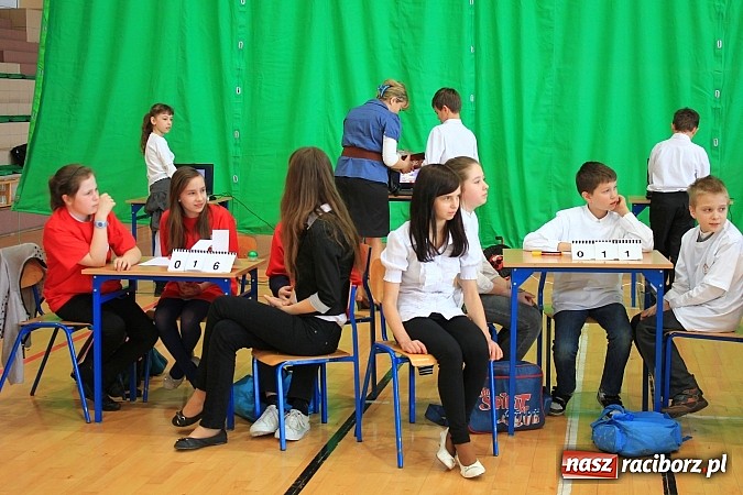 Zdjęcie w galerii na portalu naszraciborz.pl: W Rudniku sprawdzali wiedzę religijną wiadomości z regionu