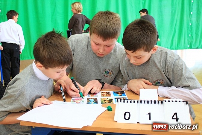 Zdjęcie w galerii na portalu naszraciborz.pl: W Rudniku sprawdzali wiedzę religijną wiadomości z regionu