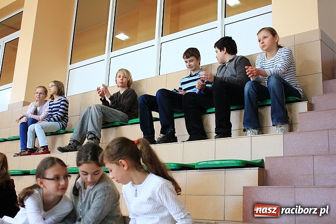 Zdjęcie w galerii na portalu naszraciborz.pl: W Rudniku sprawdzali wiedzę religijną wiadomości z regionu