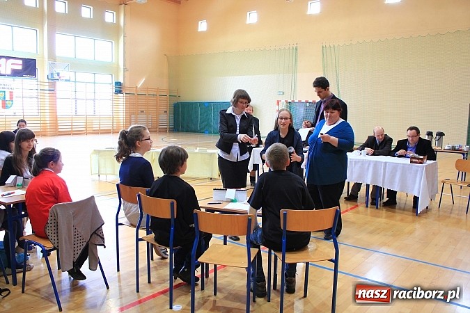 Zdjęcie w galerii na portalu naszraciborz.pl: W Rudniku sprawdzali wiedzę religijną wiadomości z regionu