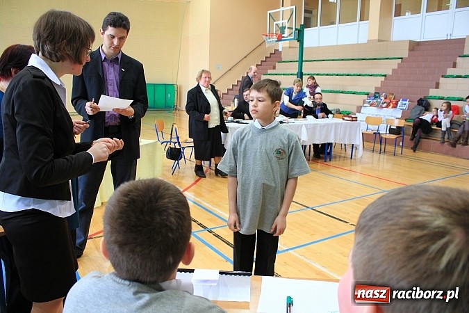 Zdjęcie w galerii na portalu naszraciborz.pl: W Rudniku sprawdzali wiedzę religijną wiadomości z regionu