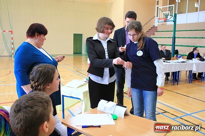 Zdjęcie w galerii na portalu naszraciborz.pl: W Rudniku sprawdzali wiedzę religijną wiadomości z regionu