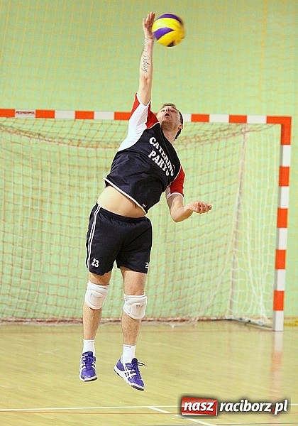 Zdjęcie w galerii na portalu naszraciborz.pl: Siatkówka: zacięta walka w Kuźni wiadomości z regionu