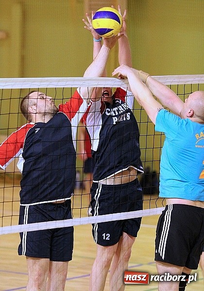 Zdjęcie w galerii na portalu naszraciborz.pl: Siatkówka: zacięta walka w Kuźni wiadomości z regionu