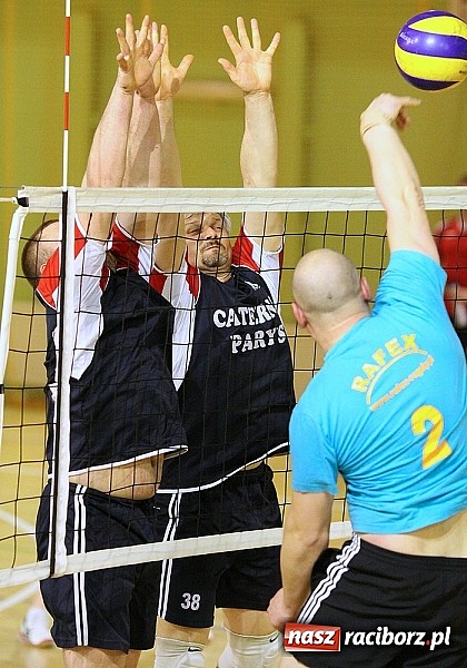 Zdjęcie w galerii na portalu naszraciborz.pl: Siatkówka: zacięta walka w Kuźni wiadomości z regionu