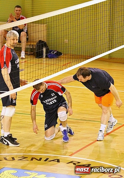 Zdjęcie w galerii na portalu naszraciborz.pl: Siatkówka: zacięta walka w Kuźni wiadomości z regionu