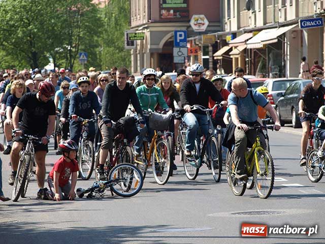Zdjęcie w galerii na portalu naszraciborz.pl: Masa Krytyczna - pół tysiąca rowerzystów! wiadomości z regionu
