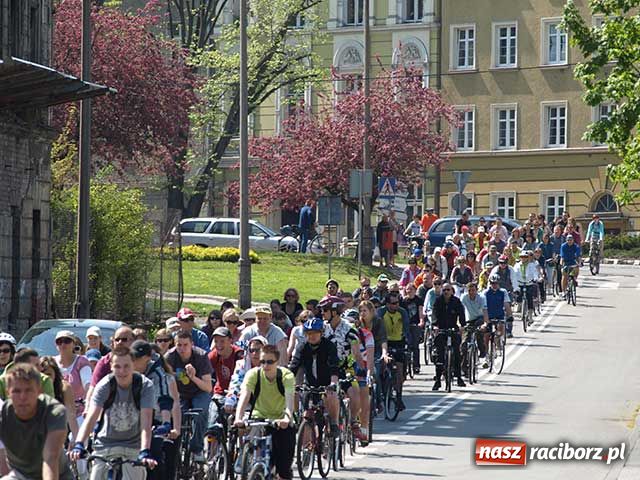 Zdjęcie w galerii na portalu naszraciborz.pl: Masa Krytyczna - pół tysiąca rowerzystów! wiadomości z regionu