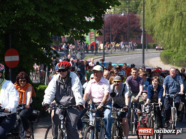Zdjęcie w galerii na portalu naszraciborz.pl: Masa Krytyczna - pół tysiąca rowerzystów! wiadomości z regionu