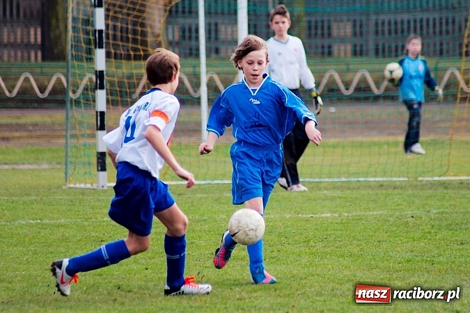 Zdjęcie w galerii na portalu naszraciborz.pl: Strzał Szymona Kalisza zapewnił Unii komplet punktów wiadomości z regionu