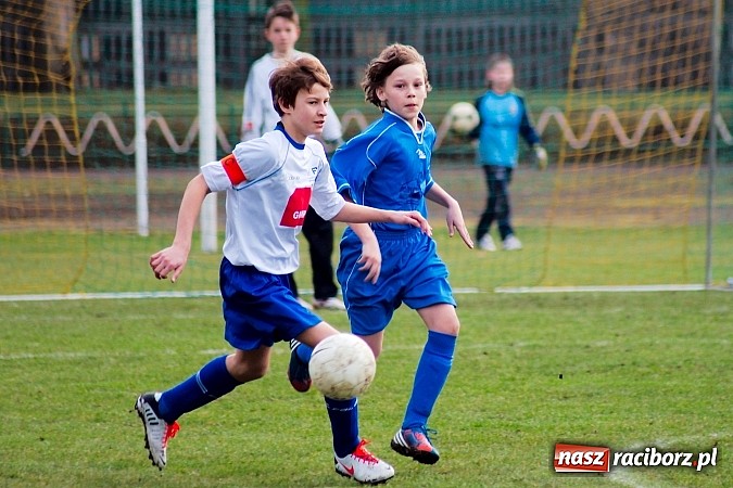 Zdjęcie w galerii na portalu naszraciborz.pl: Strzał Szymona Kalisza zapewnił Unii komplet punktów wiadomości z regionu
