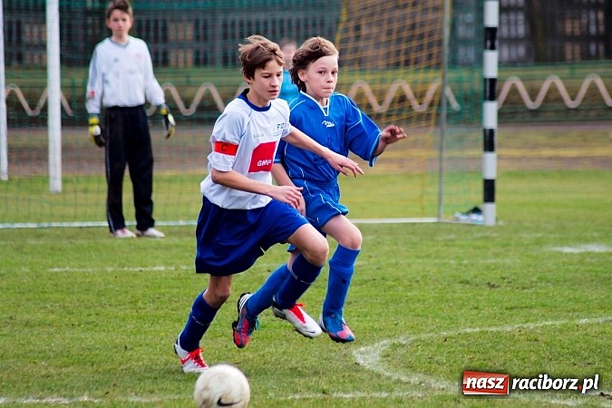Zdjęcie w galerii na portalu naszraciborz.pl: Strzał Szymona Kalisza zapewnił Unii komplet punktów wiadomości z regionu