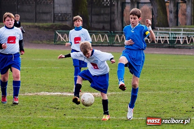 Zdjęcie w galerii na portalu naszraciborz.pl: Strzał Szymona Kalisza zapewnił Unii komplet punktów wiadomości z regionu