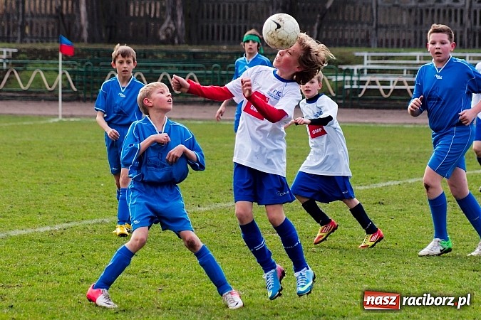 Zdjęcie w galerii na portalu naszraciborz.pl: Strzał Szymona Kalisza zapewnił Unii komplet punktów wiadomości z regionu