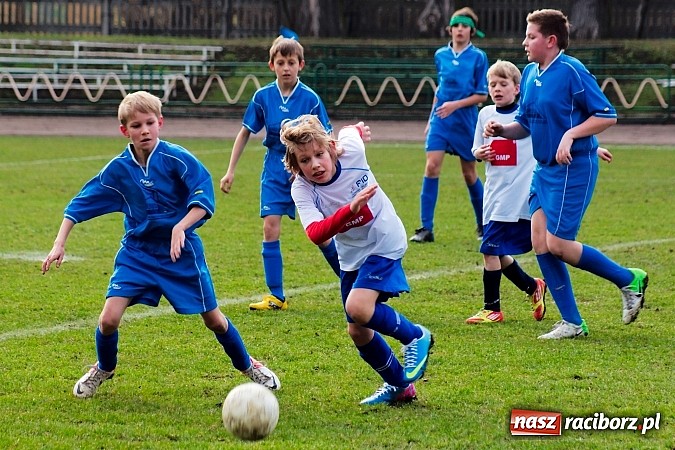 Zdjęcie w galerii na portalu naszraciborz.pl: Strzał Szymona Kalisza zapewnił Unii komplet punktów wiadomości z regionu