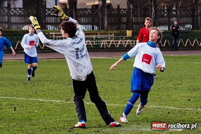 Zdjęcie w galerii na portalu naszraciborz.pl: Strzał Szymona Kalisza zapewnił Unii komplet punktów wiadomości z regionu