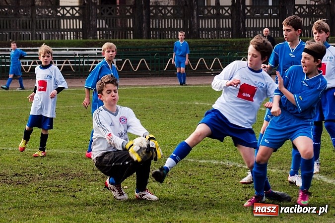 Zdjęcie w galerii na portalu naszraciborz.pl: Strzał Szymona Kalisza zapewnił Unii komplet punktów wiadomości z regionu