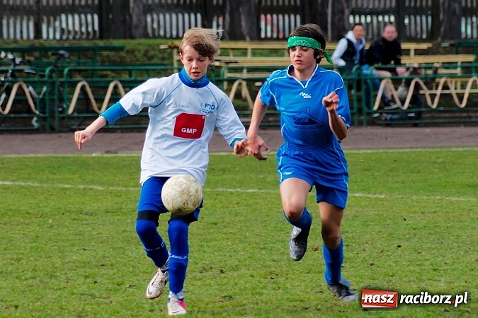 Zdjęcie w galerii na portalu naszraciborz.pl: Strzał Szymona Kalisza zapewnił Unii komplet punktów wiadomości z regionu