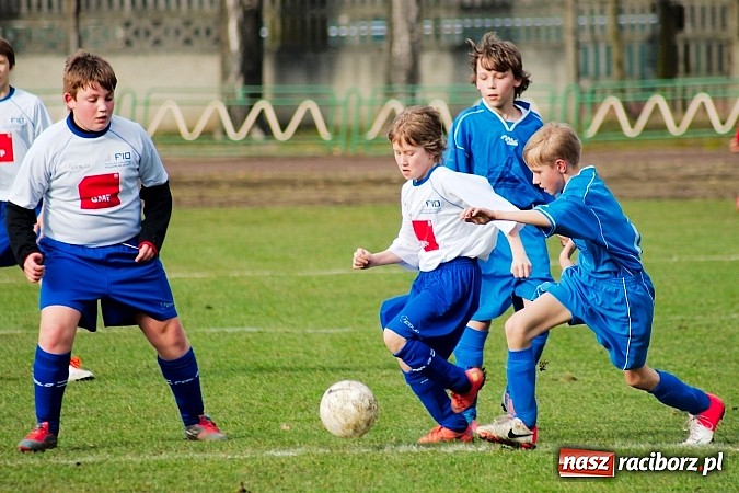 Zdjęcie w galerii na portalu naszraciborz.pl: Strzał Szymona Kalisza zapewnił Unii komplet punktów wiadomości z regionu