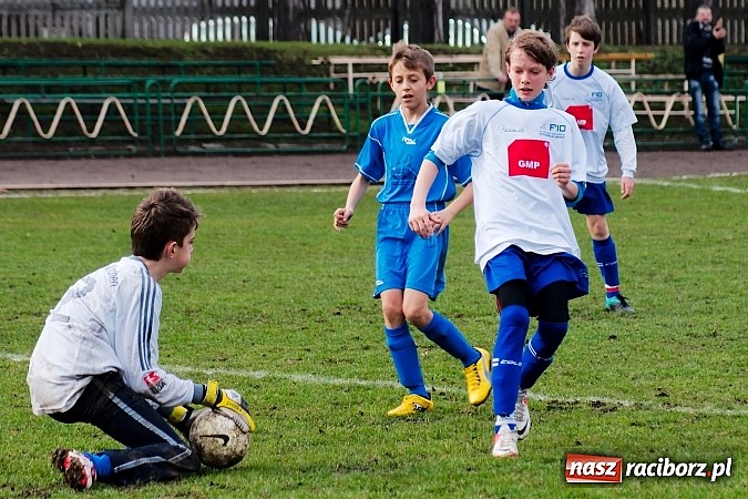 Zdjęcie w galerii na portalu naszraciborz.pl: Strzał Szymona Kalisza zapewnił Unii komplet punktów wiadomości z regionu