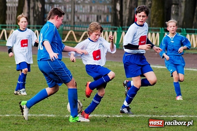 Zdjęcie w galerii na portalu naszraciborz.pl: Strzał Szymona Kalisza zapewnił Unii komplet punktów wiadomości z regionu