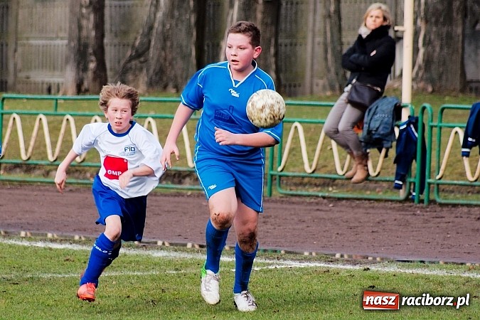 Zdjęcie w galerii na portalu naszraciborz.pl: Strzał Szymona Kalisza zapewnił Unii komplet punktów wiadomości z regionu