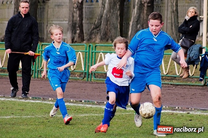 Zdjęcie w galerii na portalu naszraciborz.pl: Strzał Szymona Kalisza zapewnił Unii komplet punktów wiadomości z regionu