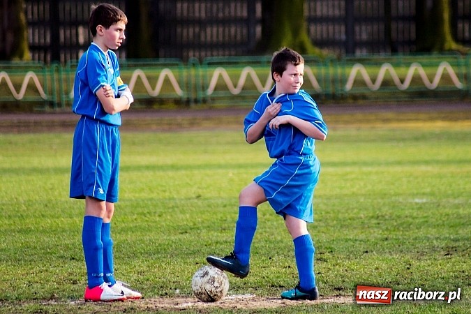 Zdjęcie w galerii na portalu naszraciborz.pl: Strzał Szymona Kalisza zapewnił Unii komplet punktów wiadomości z regionu