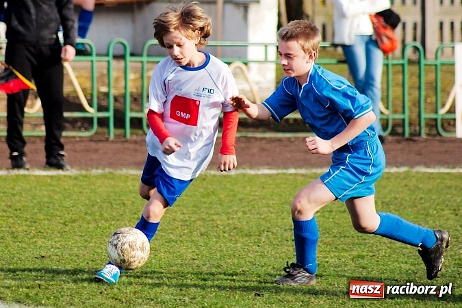 Zdjęcie w galerii na portalu naszraciborz.pl: Strzał Szymona Kalisza zapewnił Unii komplet punktów wiadomości z regionu