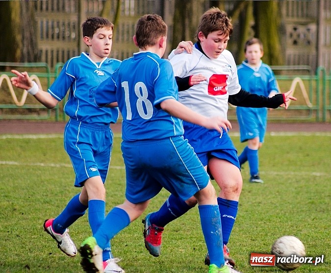 Zdjęcie w galerii na portalu naszraciborz.pl: Strzał Szymona Kalisza zapewnił Unii komplet punktów wiadomości z regionu