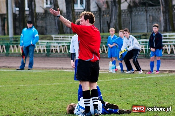 Zdjęcie w galerii na portalu naszraciborz.pl: Strzał Szymona Kalisza zapewnił Unii komplet punktów wiadomości z regionu