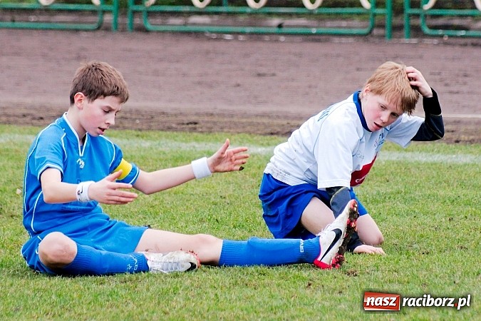 Zdjęcie w galerii na portalu naszraciborz.pl: Strzał Szymona Kalisza zapewnił Unii komplet punktów wiadomości z regionu