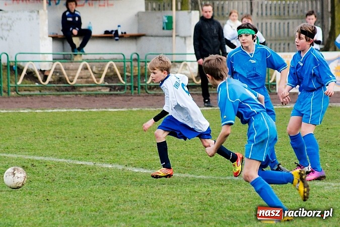 Zdjęcie w galerii na portalu naszraciborz.pl: Strzał Szymona Kalisza zapewnił Unii komplet punktów wiadomości z regionu