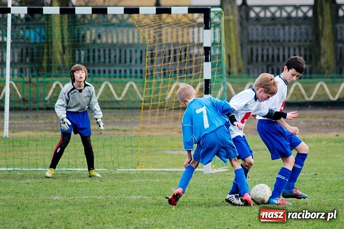 Zdjęcie w galerii na portalu naszraciborz.pl: Strzał Szymona Kalisza zapewnił Unii komplet punktów wiadomości z regionu