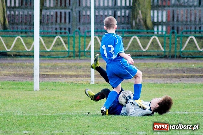 Zdjęcie w galerii na portalu naszraciborz.pl: Strzał Szymona Kalisza zapewnił Unii komplet punktów wiadomości z regionu