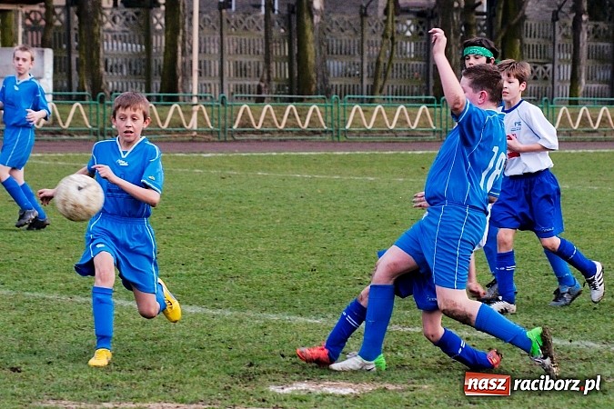 Zdjęcie w galerii na portalu naszraciborz.pl: Strzał Szymona Kalisza zapewnił Unii komplet punktów wiadomości z regionu