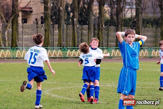Zdjęcie w galerii na portalu naszraciborz.pl: Strzał Szymona Kalisza zapewnił Unii komplet punktów wiadomości z regionu
