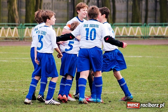 Zdjęcie w galerii na portalu naszraciborz.pl: Strzał Szymona Kalisza zapewnił Unii komplet punktów wiadomości z regionu