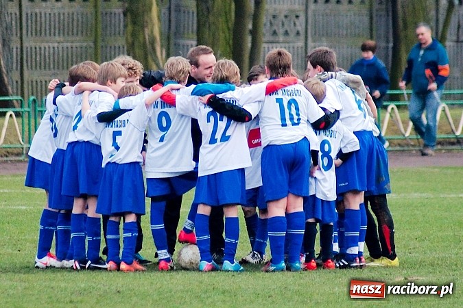 Zdjęcie w galerii na portalu naszraciborz.pl: Strzał Szymona Kalisza zapewnił Unii komplet punktów wiadomości z regionu