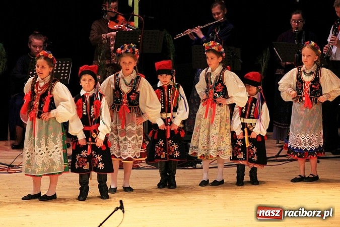 Zdjęcie w galerii na portalu naszraciborz.pl: Zespoły taneczne wystąpiły dla Ksawiera wiadomości z regionu
